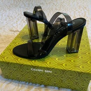 New Gianni Bini Vinyl Ankle Strap Strappy Sandals